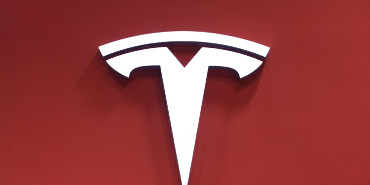 Quasi 3 milioni di Tesla richiamate in Cina per le maniglie di emergenza