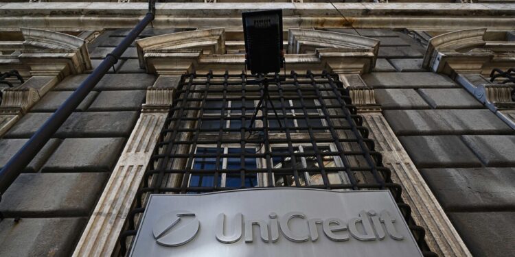 Ipotesi di vendita della quota di Berlino in Commerz a Unicredit