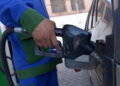 La benzina schizza sopra 2 euro al litro
