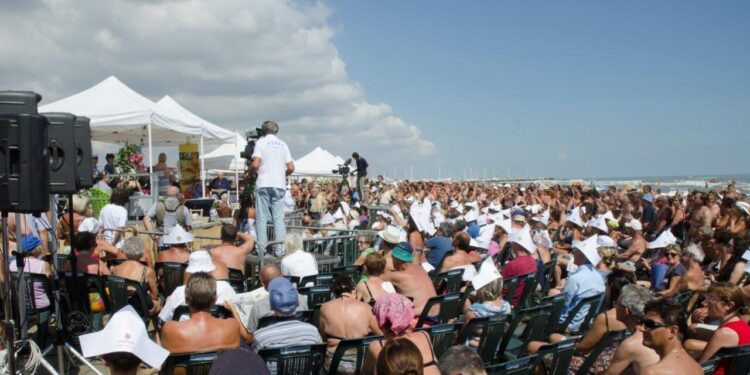 ‘La spiaggia ama il libro’, a Ferragosto gli scrittori sbarcano a Cervia