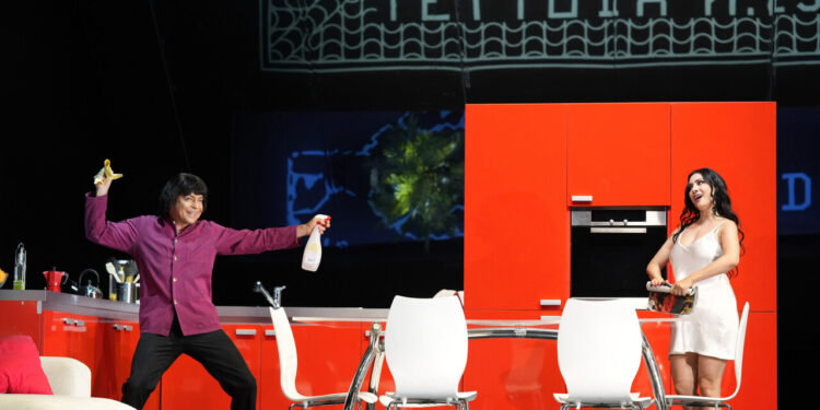 Risate e ovazioni per ripresa de ‘La scala di seta’ di Michieletto al Rof