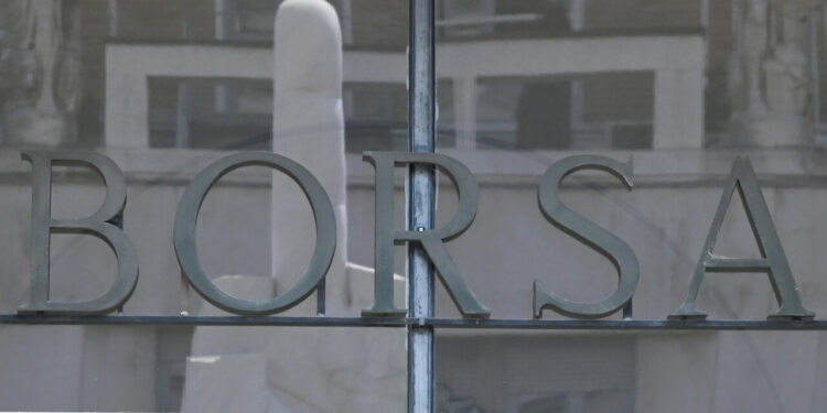 Borsa, Milano sale con Eni ed energia