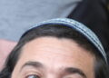 Deputato di estrema destra israeliano distrugge monumento palestinese vicino Nablus