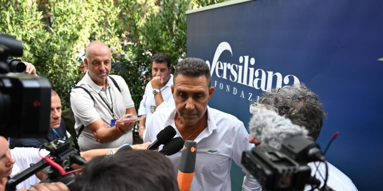 Vannacci posta sondaggio con FnV secondo nel centrodestra, ‘il patriarcato porta bene’
