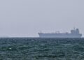 Iran, petroliera in fiamme al largo dell’Arabia Saudita: colpita da ‘proiettile non identificato’