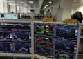 Borsa: l’Europa piatta in attesa dei dati Usa, bene l’euro a 1,155 contro il dollaro