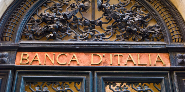 Conti correnti, 1.163 miliardi degli italiani fermi in banca: quali sono i veri costi