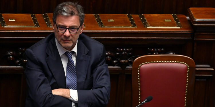 Giorgetti firma decreto sulle accise mobili, sconto sul gasolio fino al 26 agosto