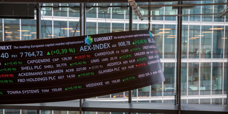 Borsa: l’Europa chiude contrastata, Parigi -0,16%, Francoforte +0,53%