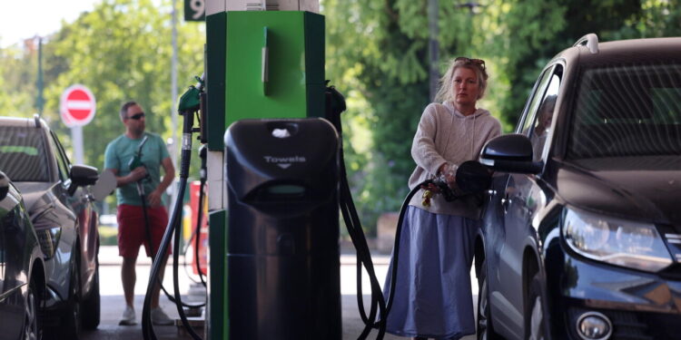 Codacons, in 30 anni benzina raddoppiata e diesel quasi triplicato