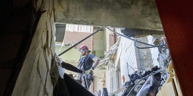 Kiev, ‘almeno 10 morti nel raid russo su Kharkiv’