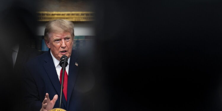 Sale il petrolio, Brent sopra 93 dollari con ‘guerra economica devastante’ di Trump