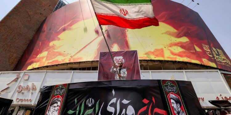 Iran, Teheran sfida Trump: “Hormuz non si conquista con un tweet”