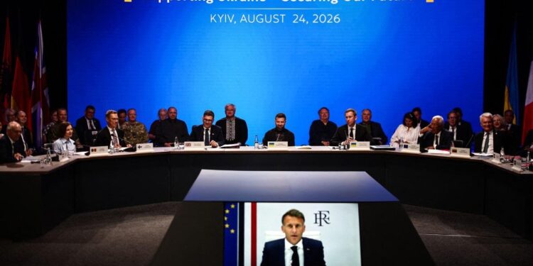 Ucraina, Macron annuncia esercitazioni dei Volenterosi da ottobre. Fonti di governo: “L’Italia non parteciperà”