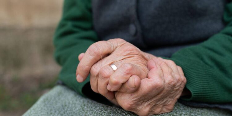 Si allena, beve birra e va a ballare: i segreti di una donna di 101 anni