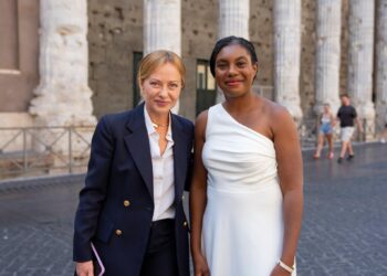 Italia-Gb, Times: Meloni incontra leader opposizione Badenoch e l’avverte: “Non fare accordi con Farage”