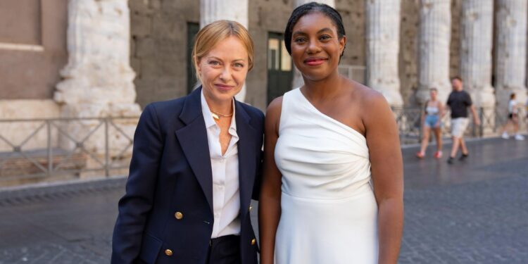 Italia-Gb, Times: Meloni incontra leader opposizione Badenoch e l’avverte: “Non fare accordi con Farage”