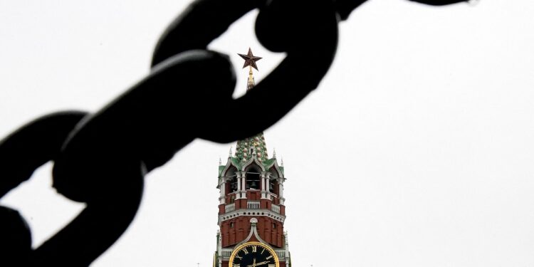 Russia, Cremlino conferma visita a Mosca capo della Cia: “Ma nessun colloquio con Putin”