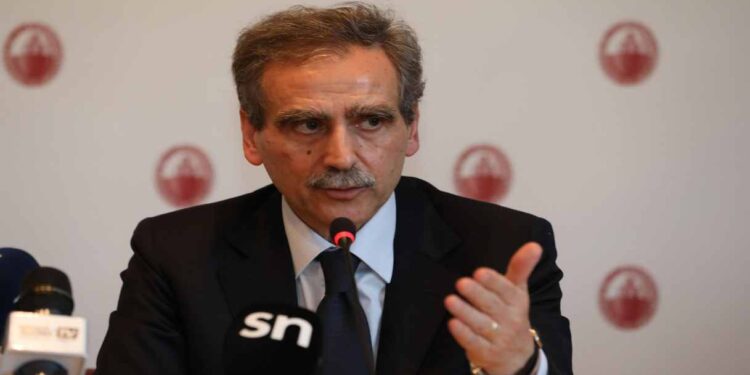 Mps sfida Intesa: il piano con Banco Bpm e Banca Generali cambia il risiko