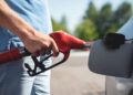 Petrolio, Brent a 86 dollari: cosa cambia per carburanti e accise