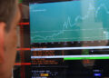 Spread Btp-Bund oggi a 82 punti, rendimento al 4,06%: cosa cambia per i piccoli risparmiatori