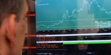 Spread Btp-Bund oggi a 82 punti, rendimento al 4,06%: cosa cambia per i piccoli risparmiatori