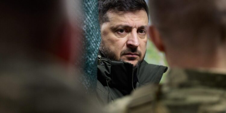 Ucraina, soccorso dei Volenterosi a Zelensky. Meloni: “Invieremo generatori per l’inverno”